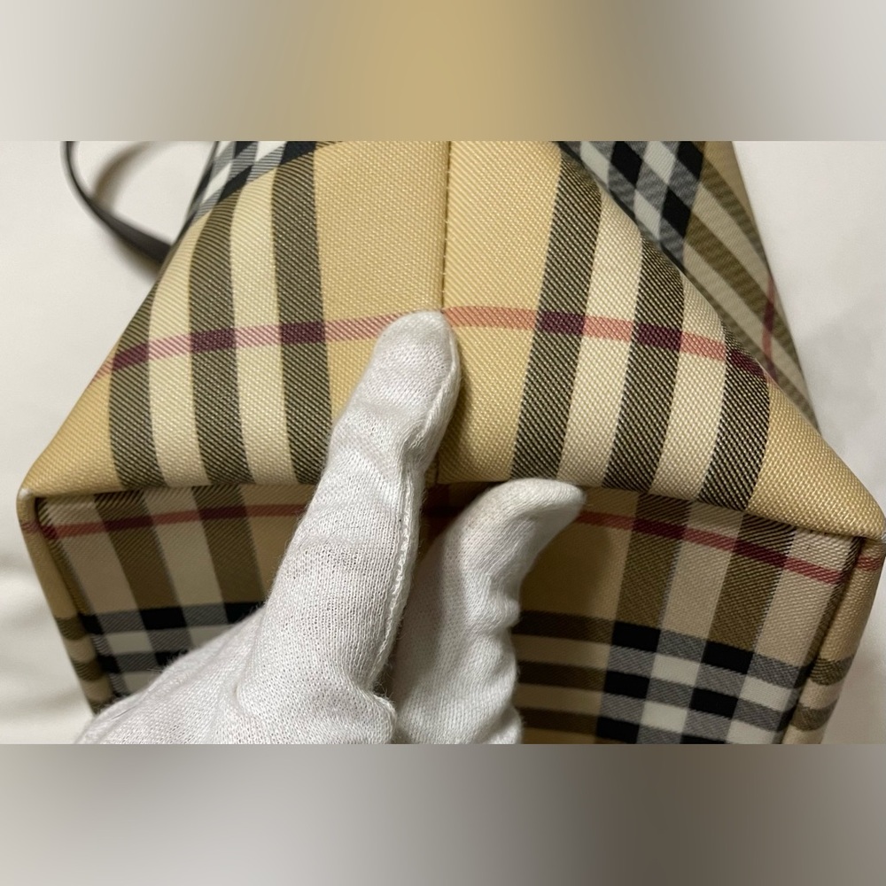 Burberry Authentic Vintage Tan and Black Checkered Tote Bag - Picture 5 of 16